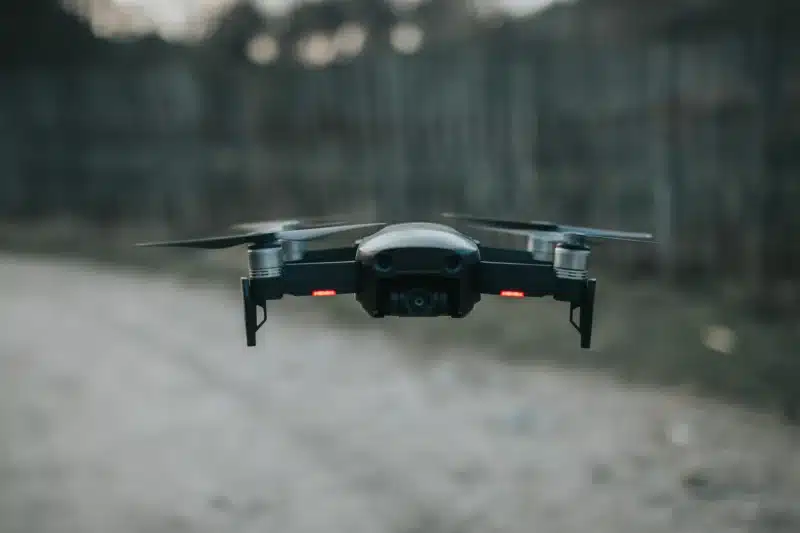 Drone en vol pour une prise de vue aérienne à Strasbourg et dans le Grand Est