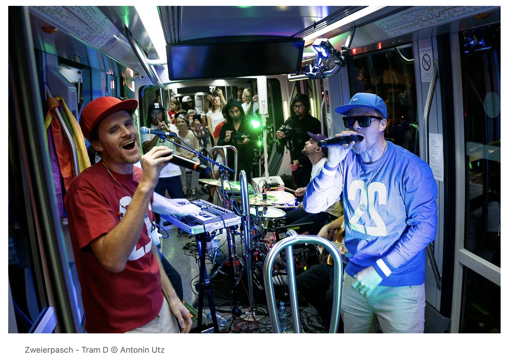 Tournage du concert de Zweierpasch dans le tramway de Strasbourg