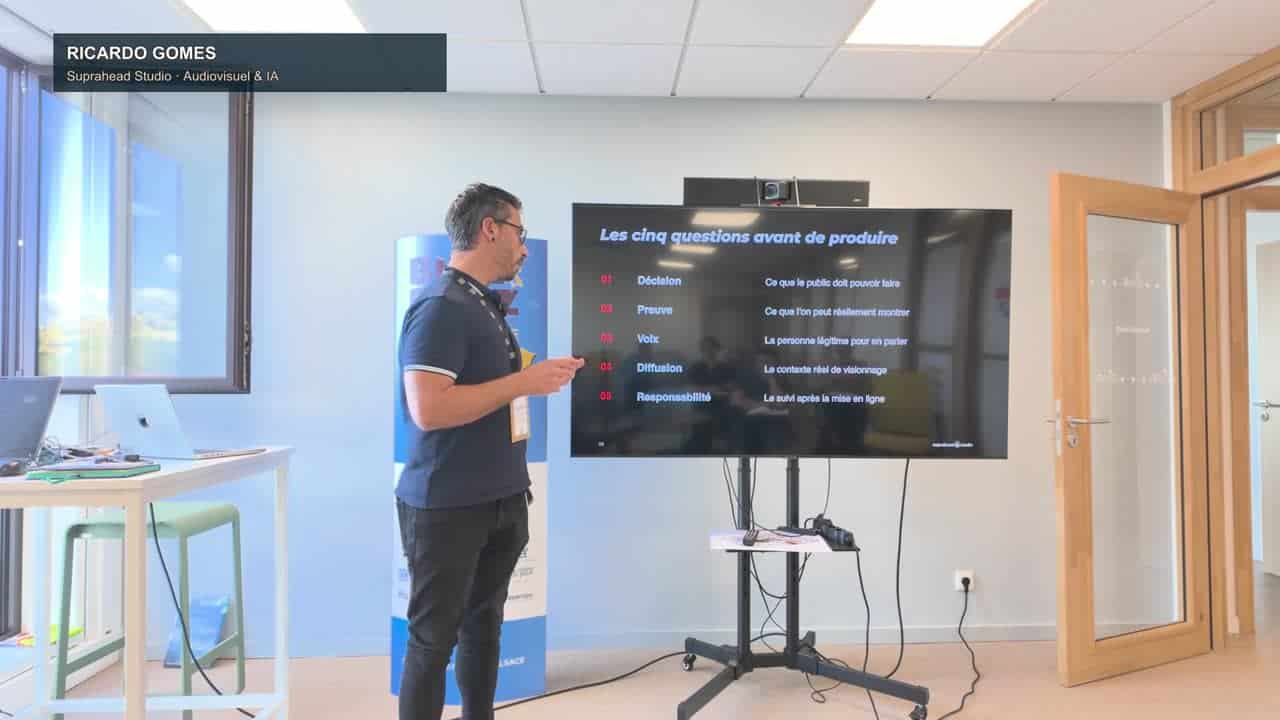 Ricardo Gomes devant sa diapositive « Les cinq questions avant de produire » lors de Bizz & Buzz 2026 à Obernai